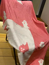 Cute Spooky Sherpa Blanket Viral Pink Ghost Blanket Cozy Halloween Double-printed Blanket